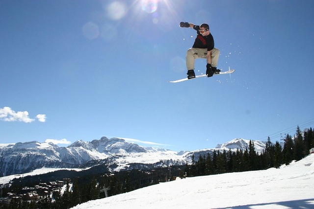 indy-grab-snowboarding